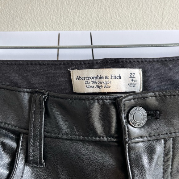 Abercrombie 90’s Straight Ultra High Rise Vegan Leather pants - Picture 3 of 3